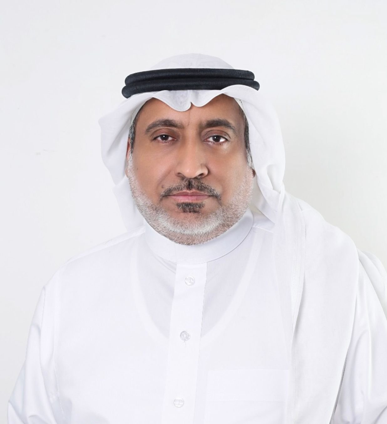 الدكتور نواف العنزي استشاري تصحيح النظر بالرياض